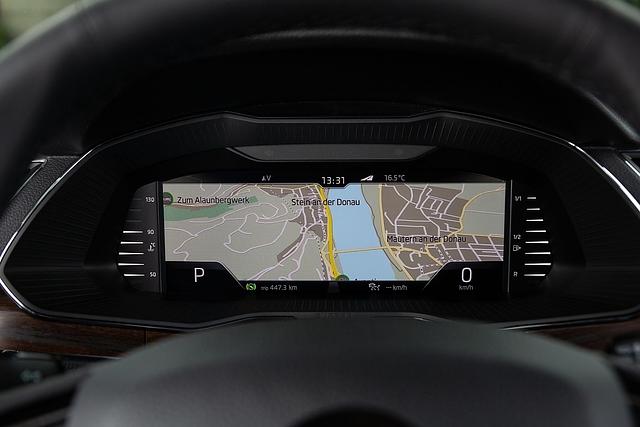 Im Kombiinstrument kann auch die Navigationskarte formatfüllend eingeblendet werden