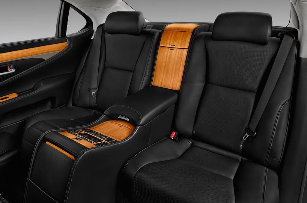 Lexus Ls (Baujahr 2015) - 4 Türen Rücksitze