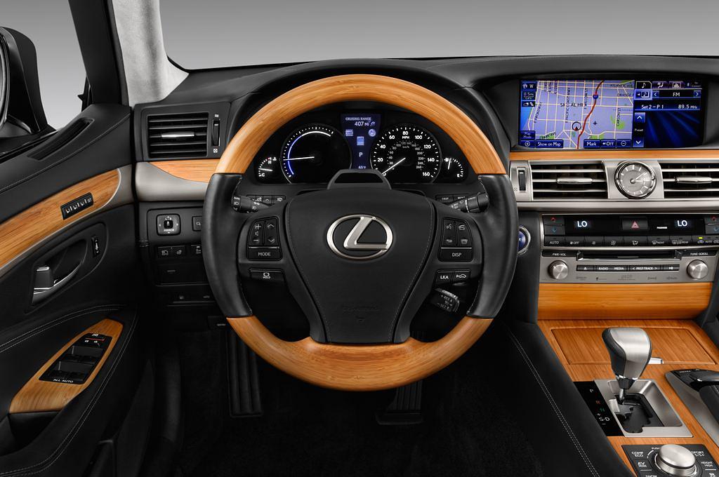 Lexus Ls (Baujahr 2015) - 4 Türen Lenkrad