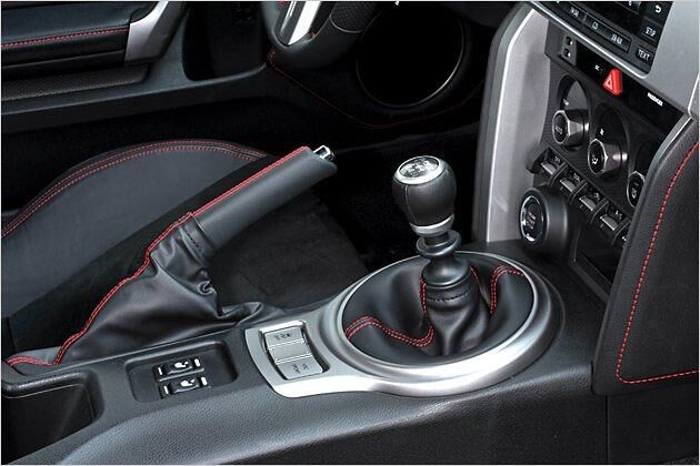 Die Sechsgang-Handschaltung lässt sich auf kurzen Wegen hakelfrei bedienen