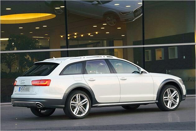 Die zusätzliche Kunststoff-Beplankung an den Seiten sorgt für einen robusten Auftritt