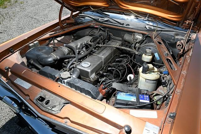 Der 2.8 Liter Reihensechszylinder hatte eine moderne D-Jetronic Benzineinspritzung,