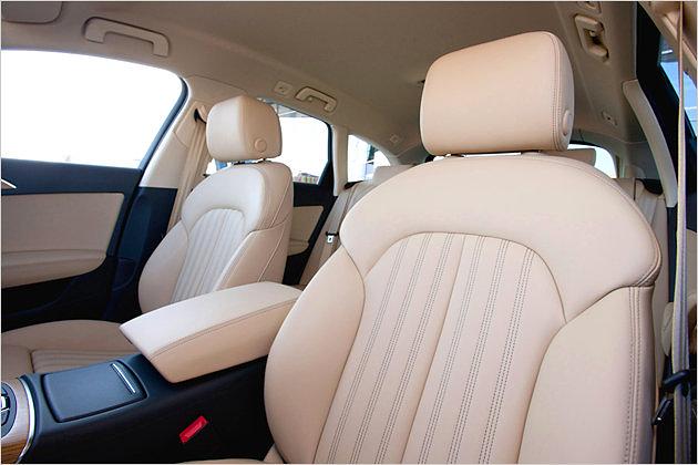 Die bequemen Sitze sorgen auch auf langen Strecken für eine ermüdungsfreie Fahrt