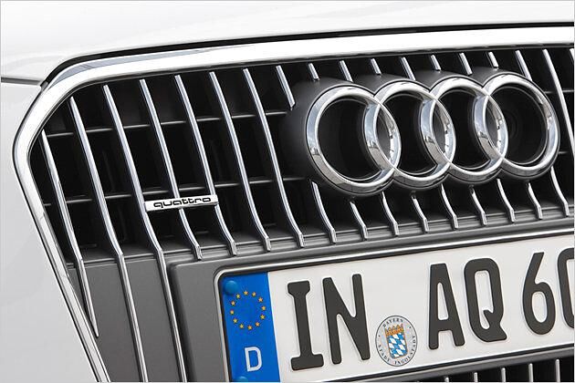 Der quattro-Schriftzug sitzt auch im Kühlergrill