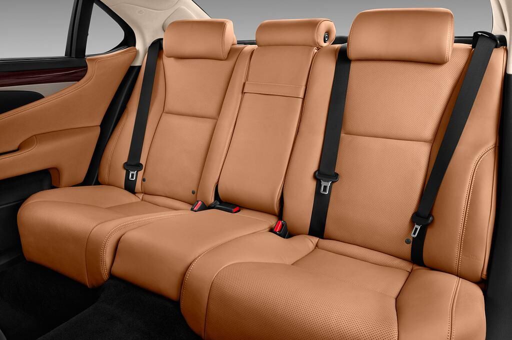 Lexus Ls (Baujahr 2016) 600H L 4 Türen Rücksitze