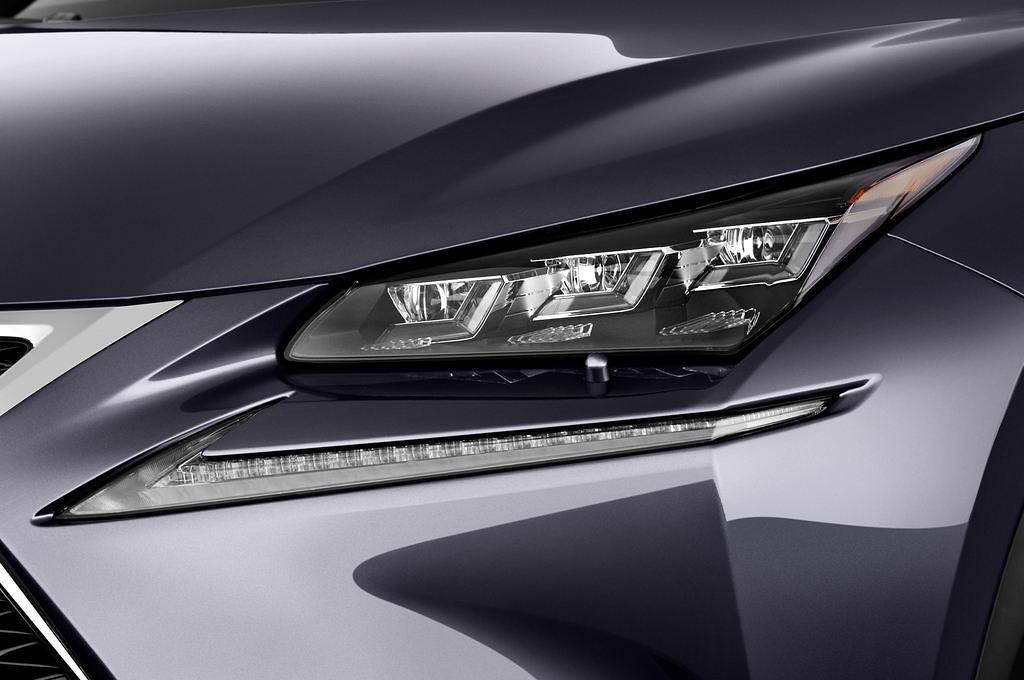 Lexus NX (Baujahr 2015) 300H E-Four F Sport 5 Türen Scheinwerfer