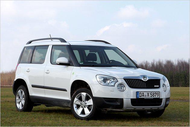 Charakteristisch sind die vier Scheinwerfer. Die unteren sind für Nebellicht und statisches Abbiegelicht zuständig