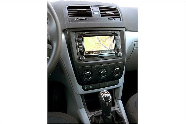 Zwei verschiedene Navis sind bestellbar. Im Testwagen ist das teurere Columbus mit großem Display und 30-Gigabyte-Festplatte installiert