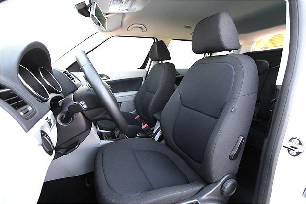 Die Sitze bieten ausreichenden Seitenhalt