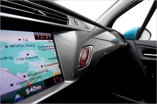 Das Armaturenbrett ist in grauer Lackierung erhältlich