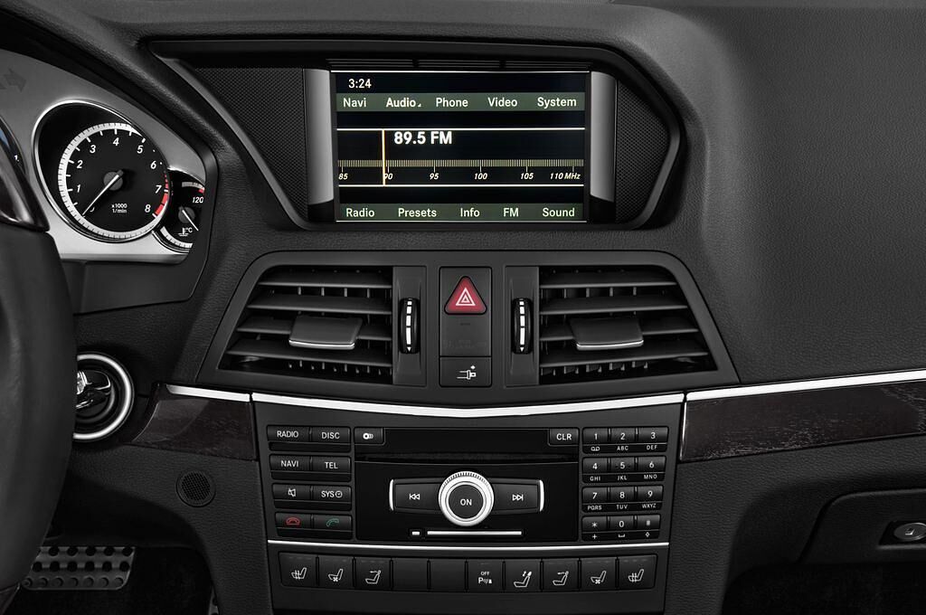 Mercedes E-Class (Baujahr 2012) Avantgarde 2 Türen Radio und Infotainmentsystem
