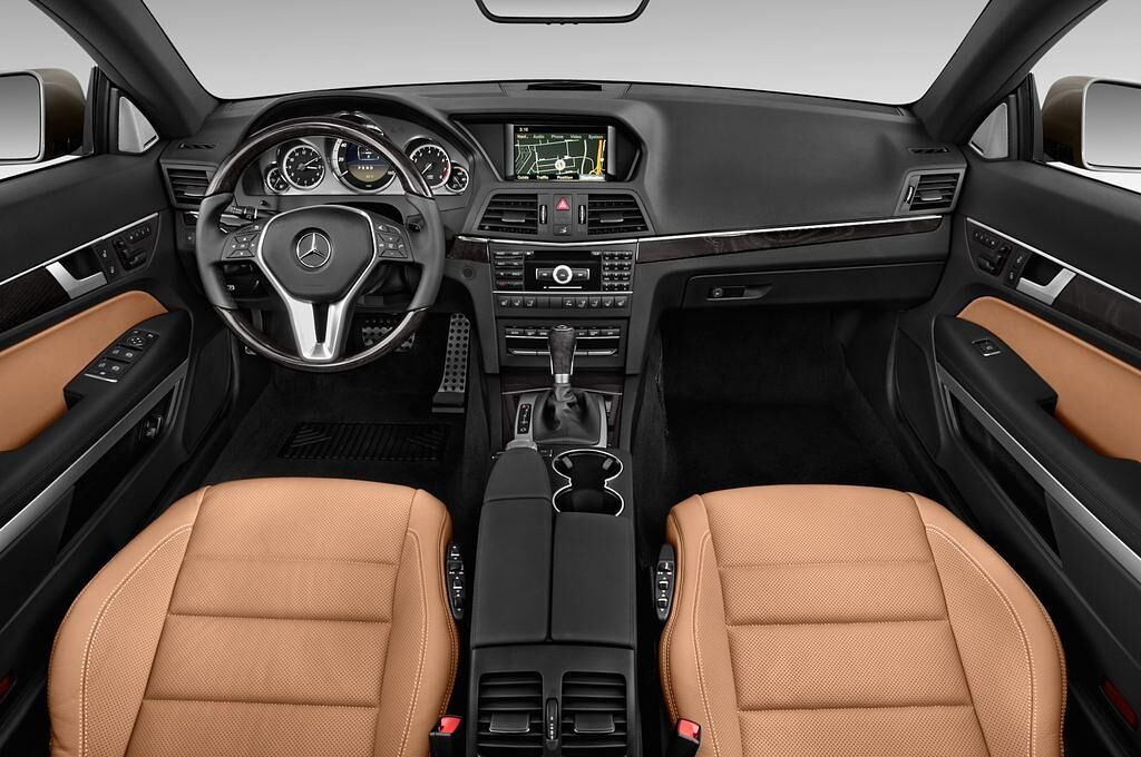 Mercedes E-Class (Baujahr 2012) Avantgarde 2 Türen Cockpit und Innenraum
