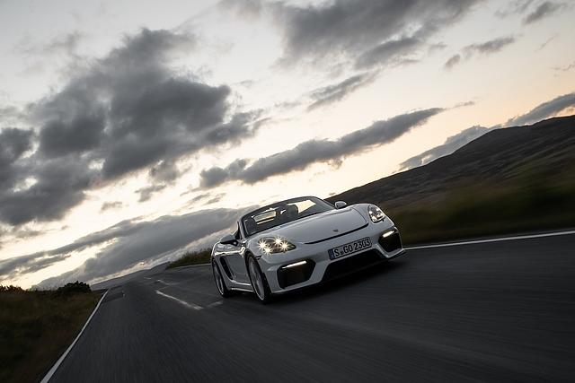 Die markante LED-Lichtsignatur gibt es auch beim Porsche 718 Spyder