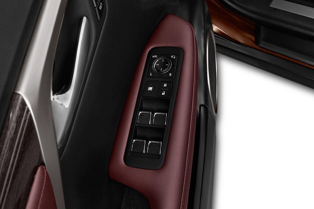 Lexus RX (Baujahr 2016) - 5 Türen Bedienungselemente Tür