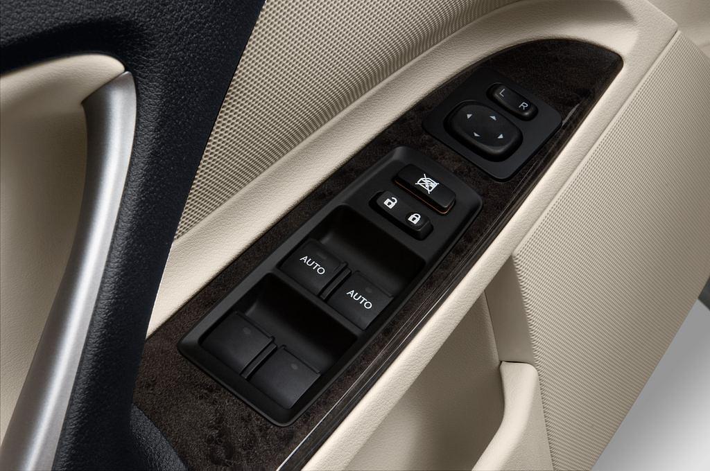 Lexus IS (Baujahr 2010) IS 250C 2 Türen Bedienungselemente Tür