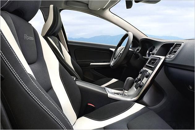 Der V60 R-Design ist serienmäßig mit exklusiven Sportsitzen bestückt