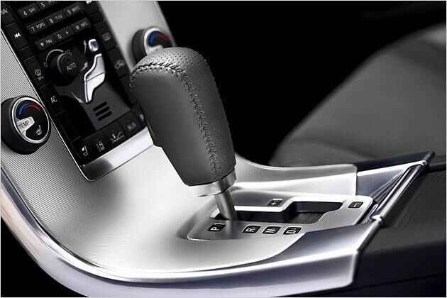 Die Sechsstufen-Automatik des V60 T6 AWD Polestar schaltet sanft und schnell