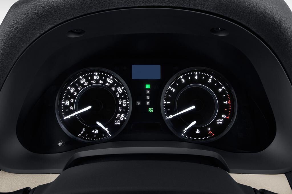 Lexus IS (Baujahr 2010) IS 250C 2 Türen Tacho und Fahrerinstrumente