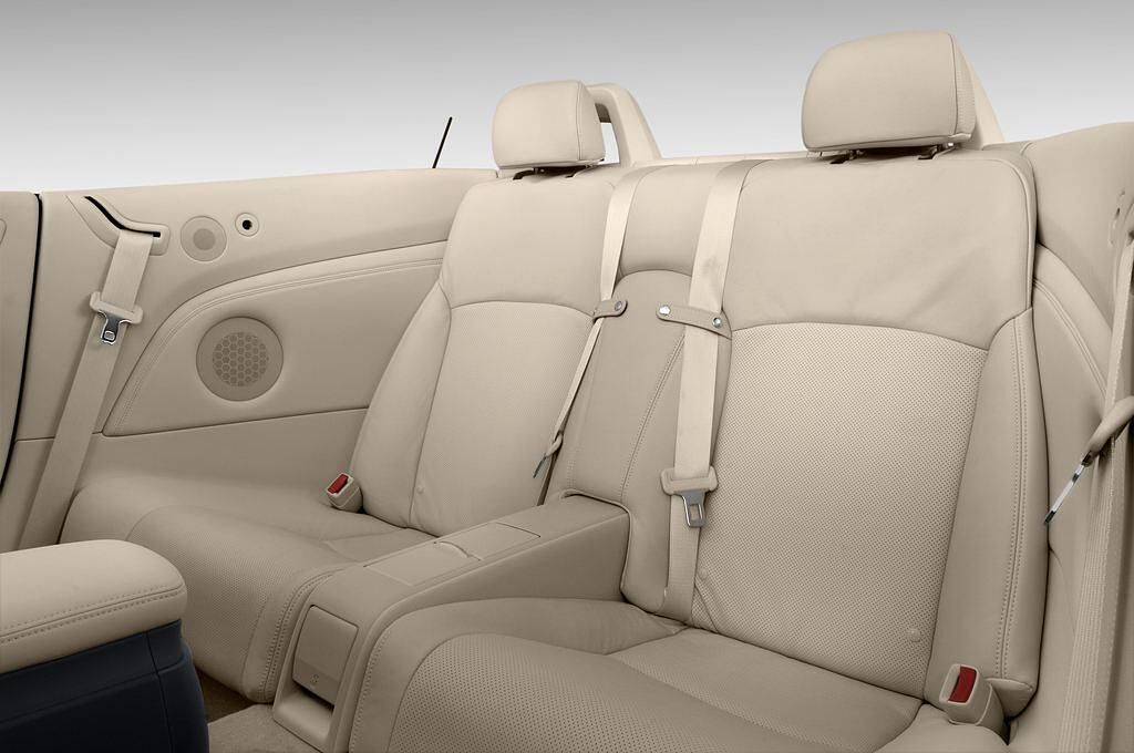 Lexus IS (Baujahr 2010) IS 250C 2 Türen Rücksitze