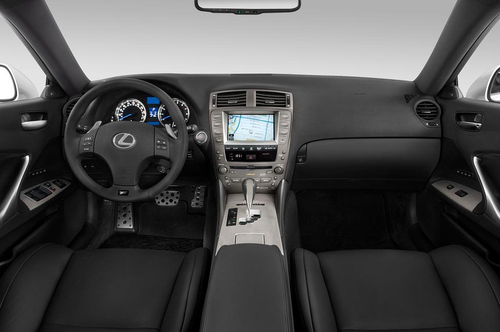 Lexus IS (Baujahr 2010) F Sedan 4 Türen Cockpit und Innenraum