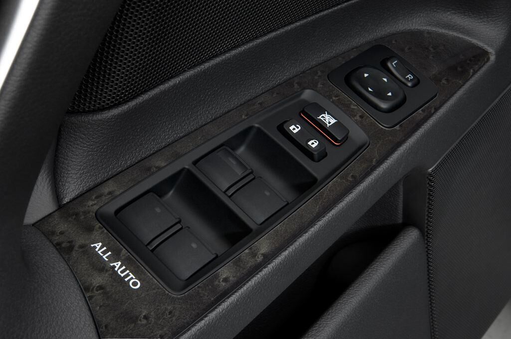 Lexus IS (Baujahr 2010) IS 250 4 Türen Bedienungselemente Tür