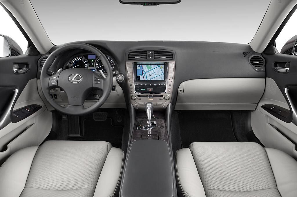 Lexus IS (Baujahr 2010) IS 350 4 Türen Cockpit und Innenraum
