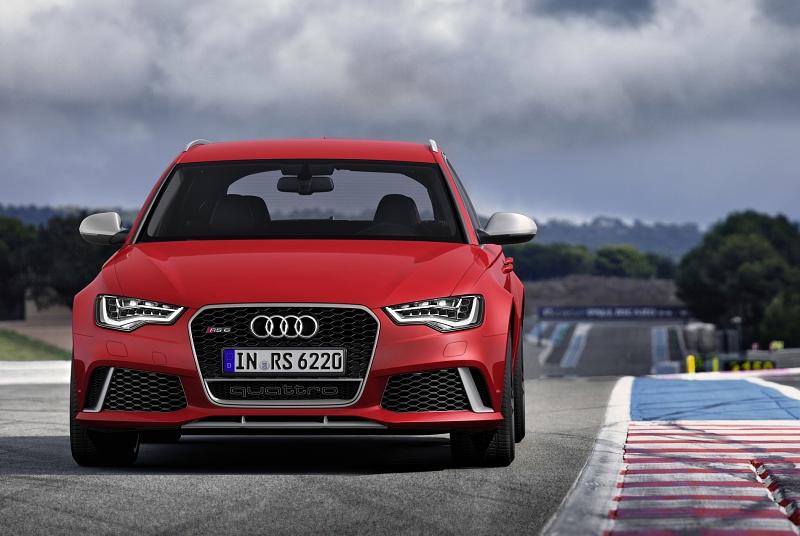 Optional stehen LED-Scheinwerfer in eigenständiger Optik, Keramikbremsen an Vorder- und Hinterachse, das Sportdifferenzial an der Hinterachse sowie das Sportfahrwerk plus mit Dynamic Ride Control (DRC) zur Wahl.