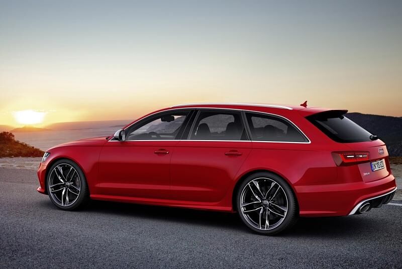 Der neue Audi RS 6 Avant rollt serienmäßig auf glanzgedrehten 20-Zoll-Schmiederädern im Sieben-Doppelspeichen-Design. Alternativ gibt es21-Zoll-Gussräder in drei unterschiedlichen Ausführungen.
