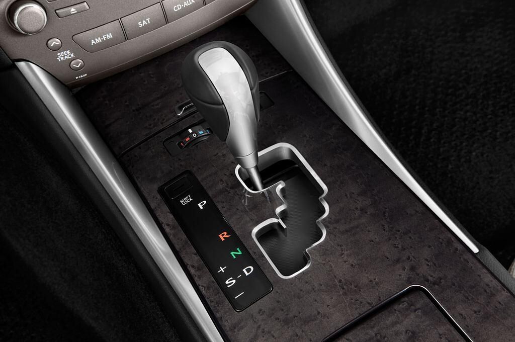 Lexus IS (Baujahr 2011) Luxury Line 4 Türen Schalthebel