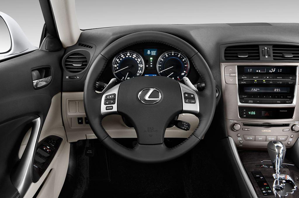 Lexus IS (Baujahr 2011) Luxury Line 4 Türen Lenkrad