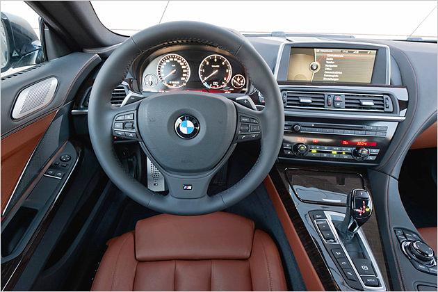 Die breite Mittelkonsole gehört inzwischen zu den Statussymbolen in der Oberklasse