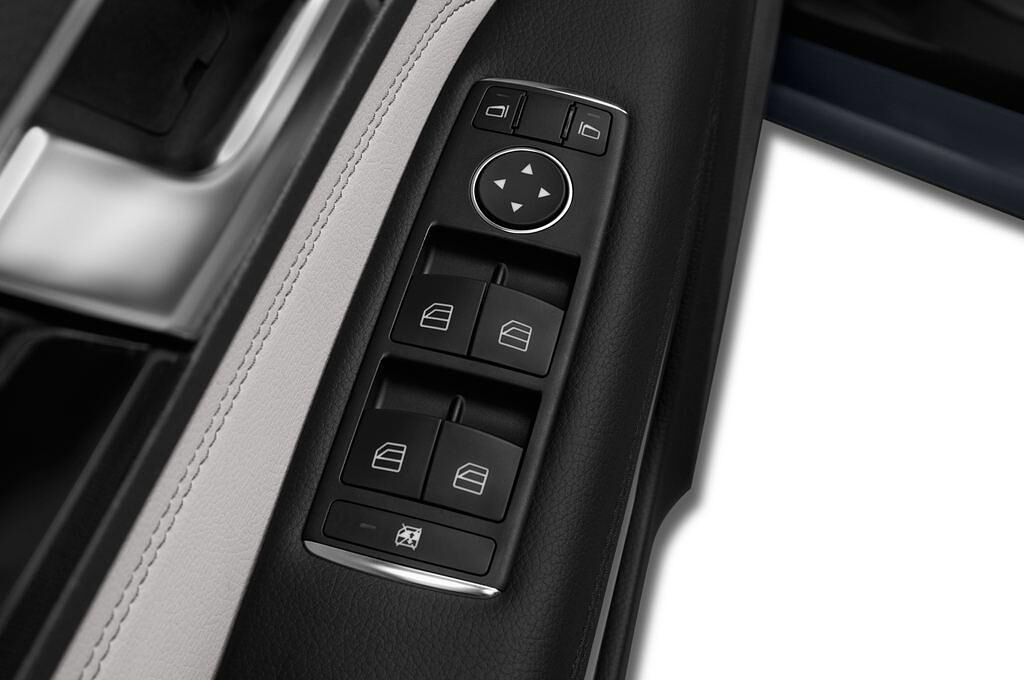 Mercedes E-Class (Baujahr 2013) - 2 Türen Bedienungselemente Tür
