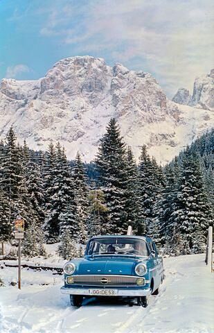 Opel bot Ende 1960 optional einen aus Detroit adaptierten, sanft und komfortabel schaltenden Dreigang-Vollautomaten an, für den sich fortan jeder dritte Kapitän-Käufer entschied