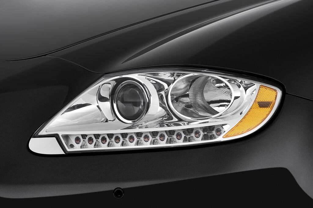 Maserati Quattroporte (Baujahr 2010) - 4 Türen Scheinwerfer