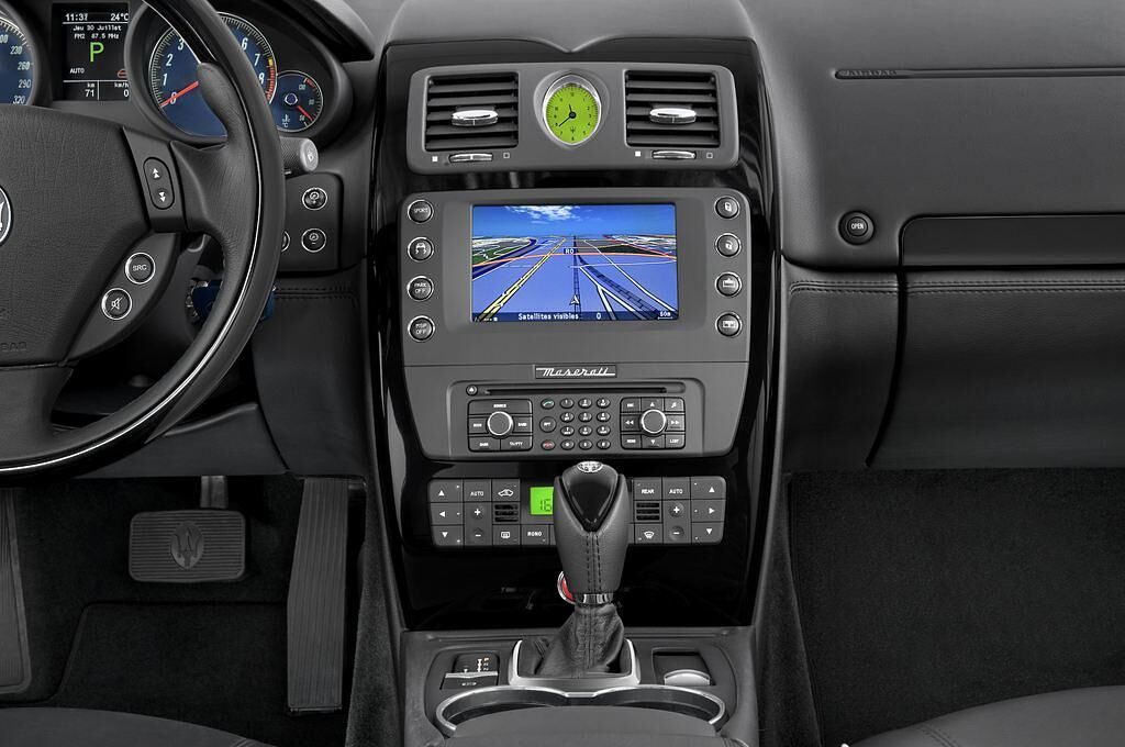 Maserati Quattroporte (Baujahr 2010) - 4 Türen Mittelkonsole