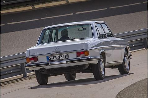 Mercedes 280 E der Baureihe W115 / Strich-Acht - mit manuellem Getriebe allemal dynamisch