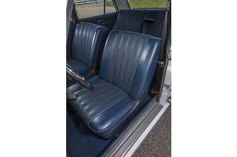 Mercedes 280 E der Baureihe W115 / Strich-Acht - noch ohne Kopfstützen