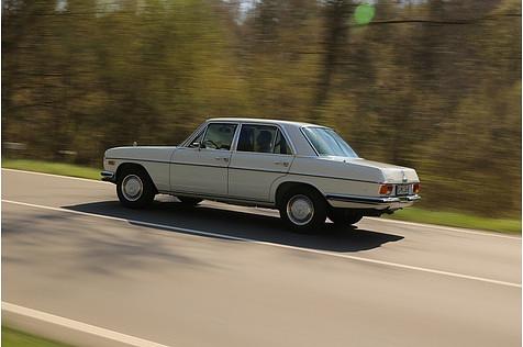 Mercedes 280 E der Baureihe W115 / Strich-Acht