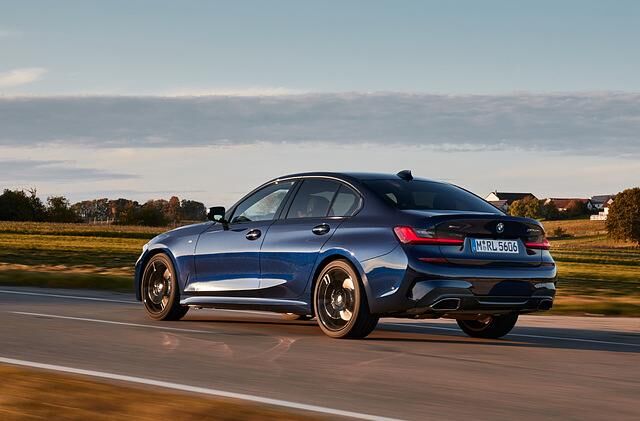 Beflügelt von gleich zwei Turbos werden 275 kW/374 PS an beide Achsen geschickt