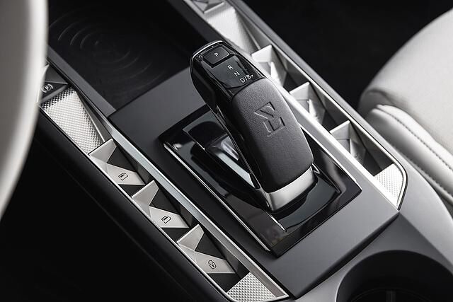 Ziemlich zerklüftet: Mittelkonsole im DS 3 Crossback E-Tense