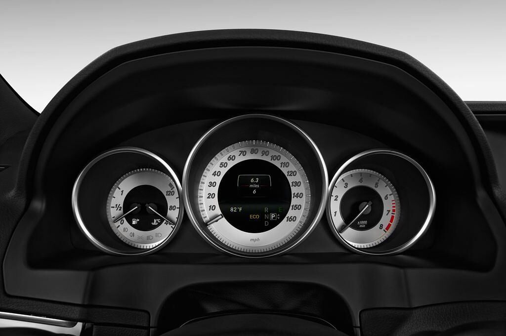 Mercedes E-Class (Baujahr 2013) - 2 Türen Tacho und Fahrerinstrumente
