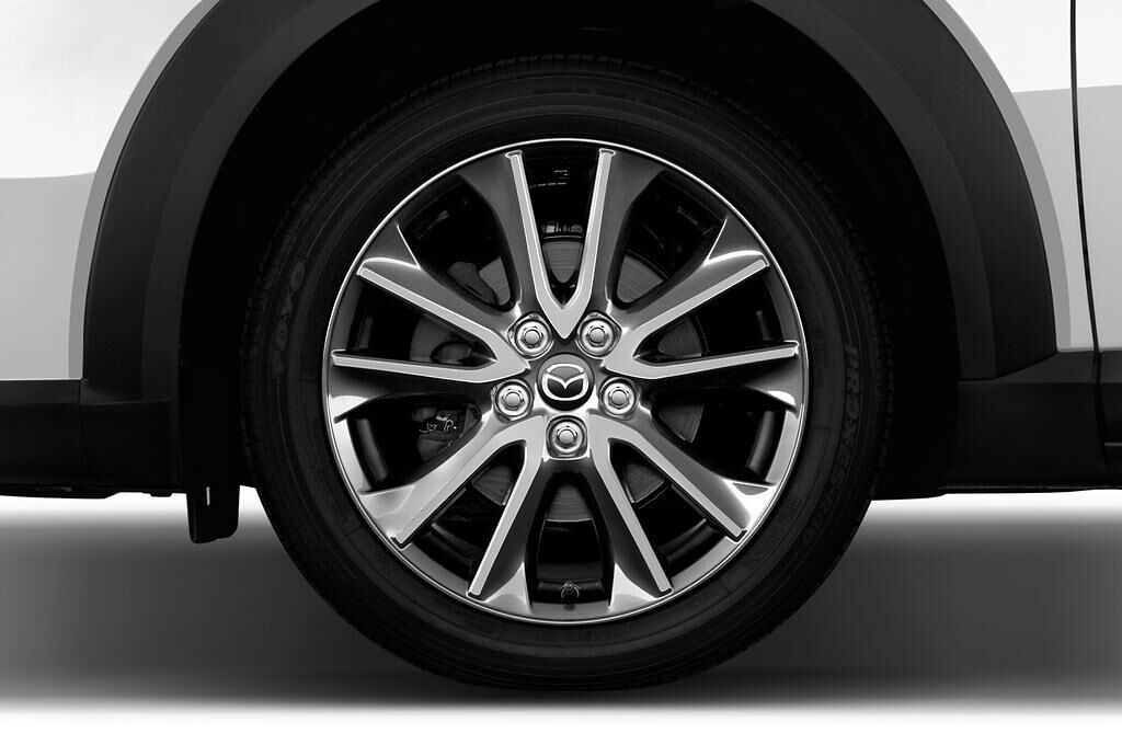 Mazda CX-3 (Baujahr 2015) Sports-Line 5 Türen Reifen und Felge