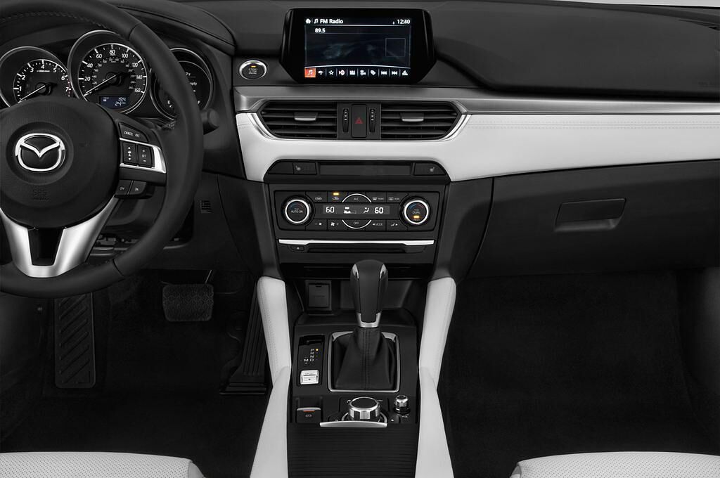 Mazda Mazda6 (Baujahr 2015) Sports-Line 4 Türen Mittelkonsole