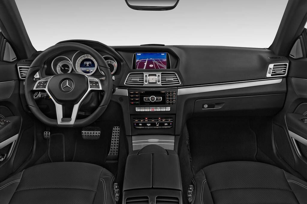 Mercedes E-Class (Baujahr 2015) - 2 Türen Cockpit und Innenraum