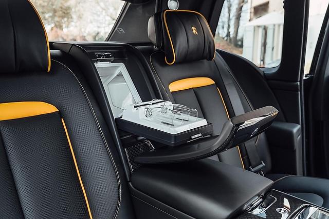 Mit gekühltem Fach für den Campagner: Rolls-Royce Cullinan Black Badge
