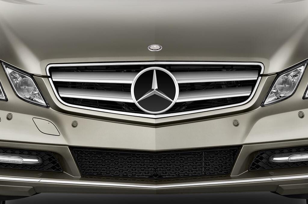Mercedes E-Class (Baujahr 2012) Avantgarde 2 Türen Kühlergrill und Scheinwerfer