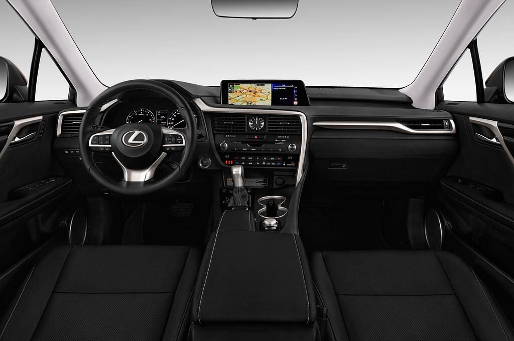 Lexus RX (Baujahr 2016) Executive Line 5 Türen Cockpit und Innenraum