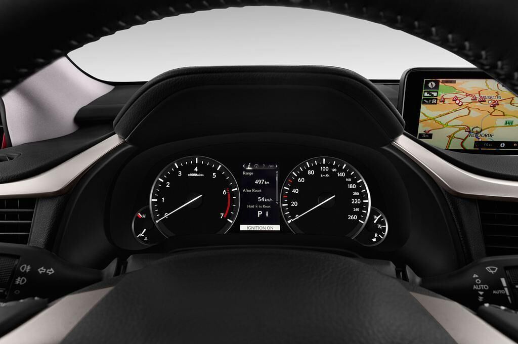 Lexus RX (Baujahr 2016) Executive Line 5 Türen Tacho und Fahrerinstrumente