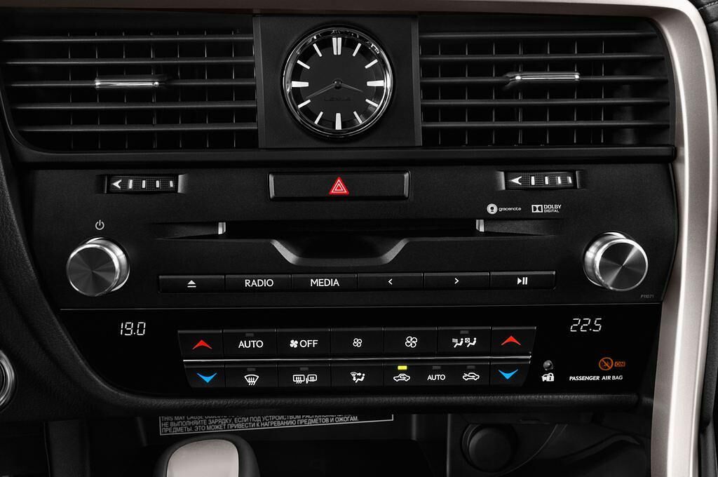 Lexus RX (Baujahr 2016) Executive Line 5 Türen Temperatur und Klimaanlage