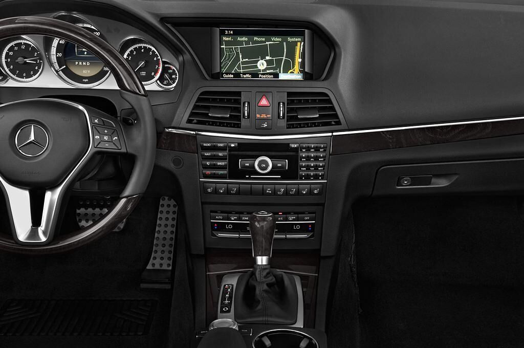 Mercedes E-Class (Baujahr 2012) Avantgarde 2 Türen Mittelkonsole